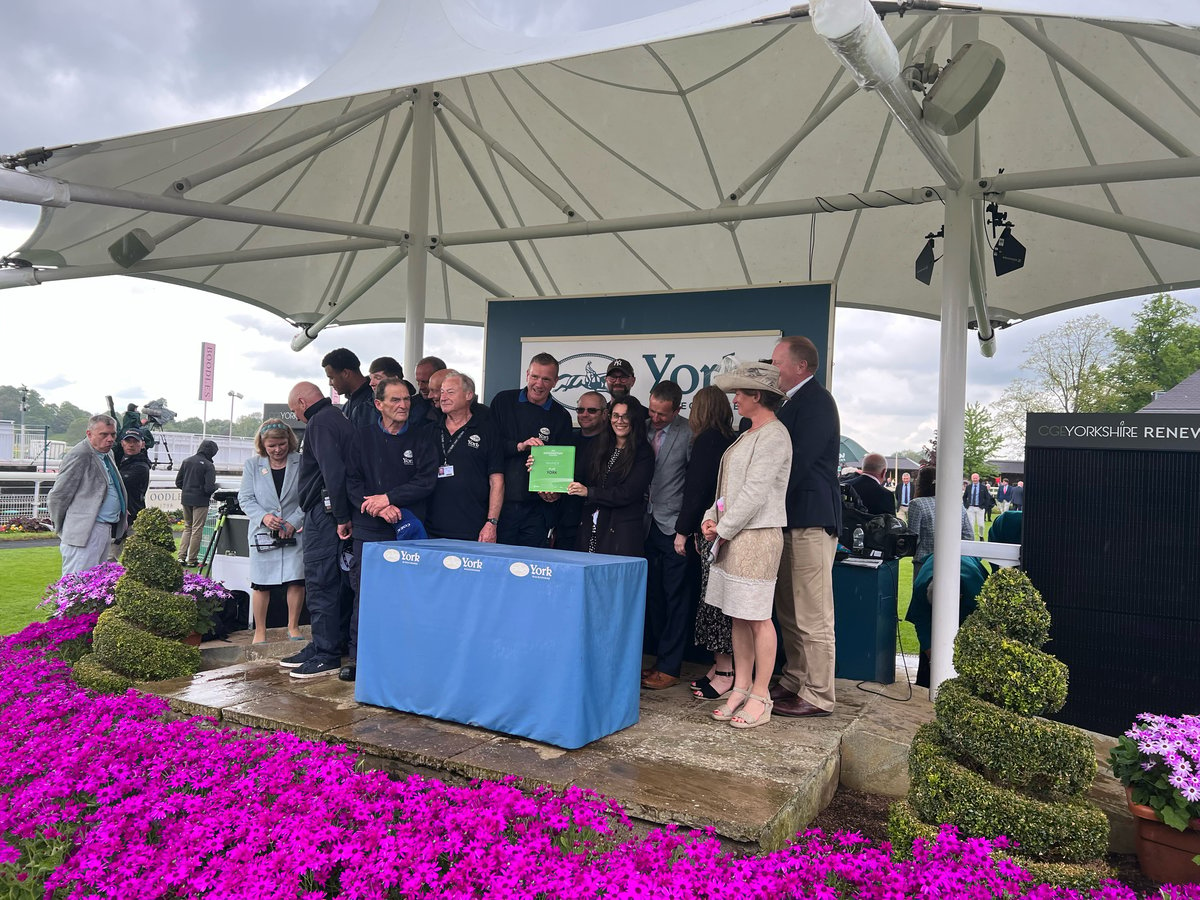 York Racecourse wins the RCA ground Staff Awards Flat Course 2023